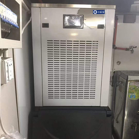 200公斤雪花制冰机交付江苏某饭店使用